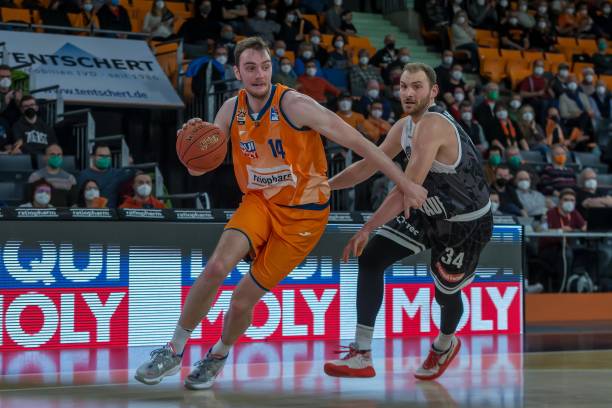 上迈出了令 上迈出了令